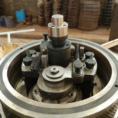 Feed Small Wood Pellet Mills Home Use 600kg/ H 400kg/ H Environmental Friendly