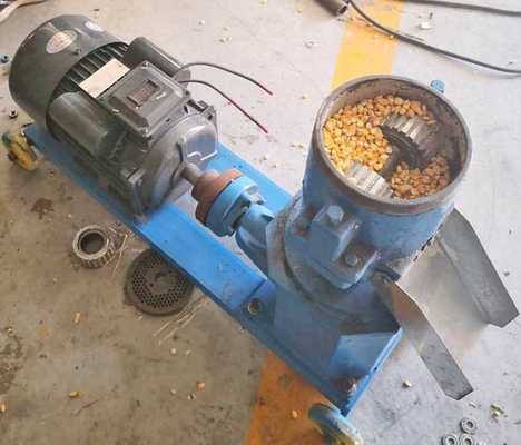 Poultry Feed Pellet Machine Sawdust Biomass Wood Pellet Mill Machine 200kg/ H