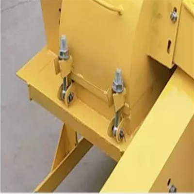 Full Automatic 600kg/ H 11kw Wood Sawdust Machine Pulverizer 400mm Dia Disc
